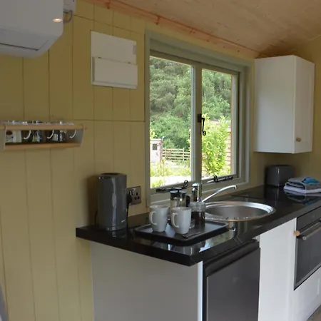 Middlehead Huts *